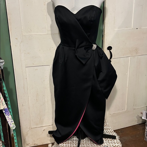 Nili Martin Dresses & Skirts - VTG Nili Martin Strapless Gown Sz 12 Black + Magenta Lining Made USA 90s Mobwife